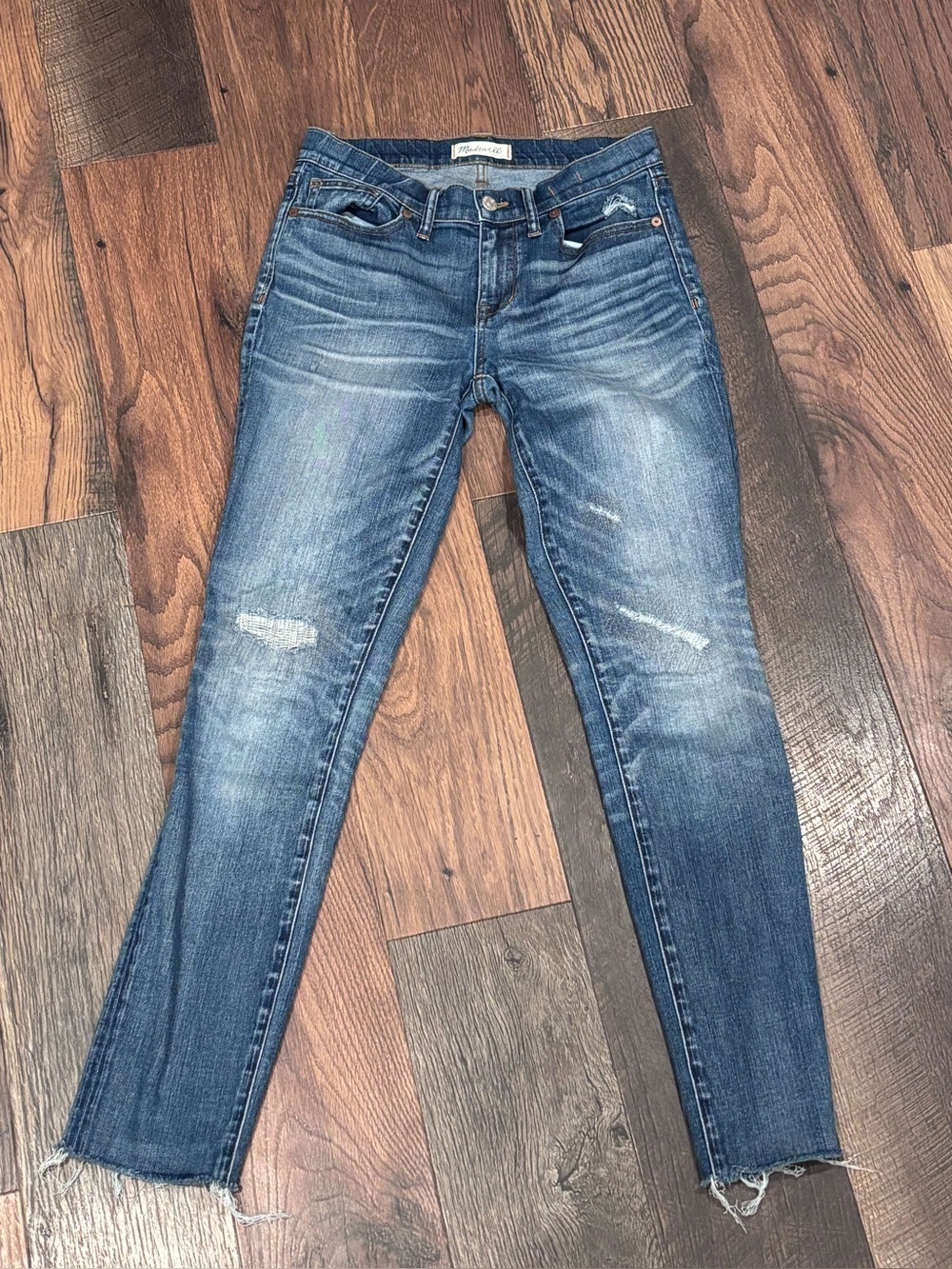 Madewell Skinny Skinny Jeans with light distressing. Size 27. Great condition!